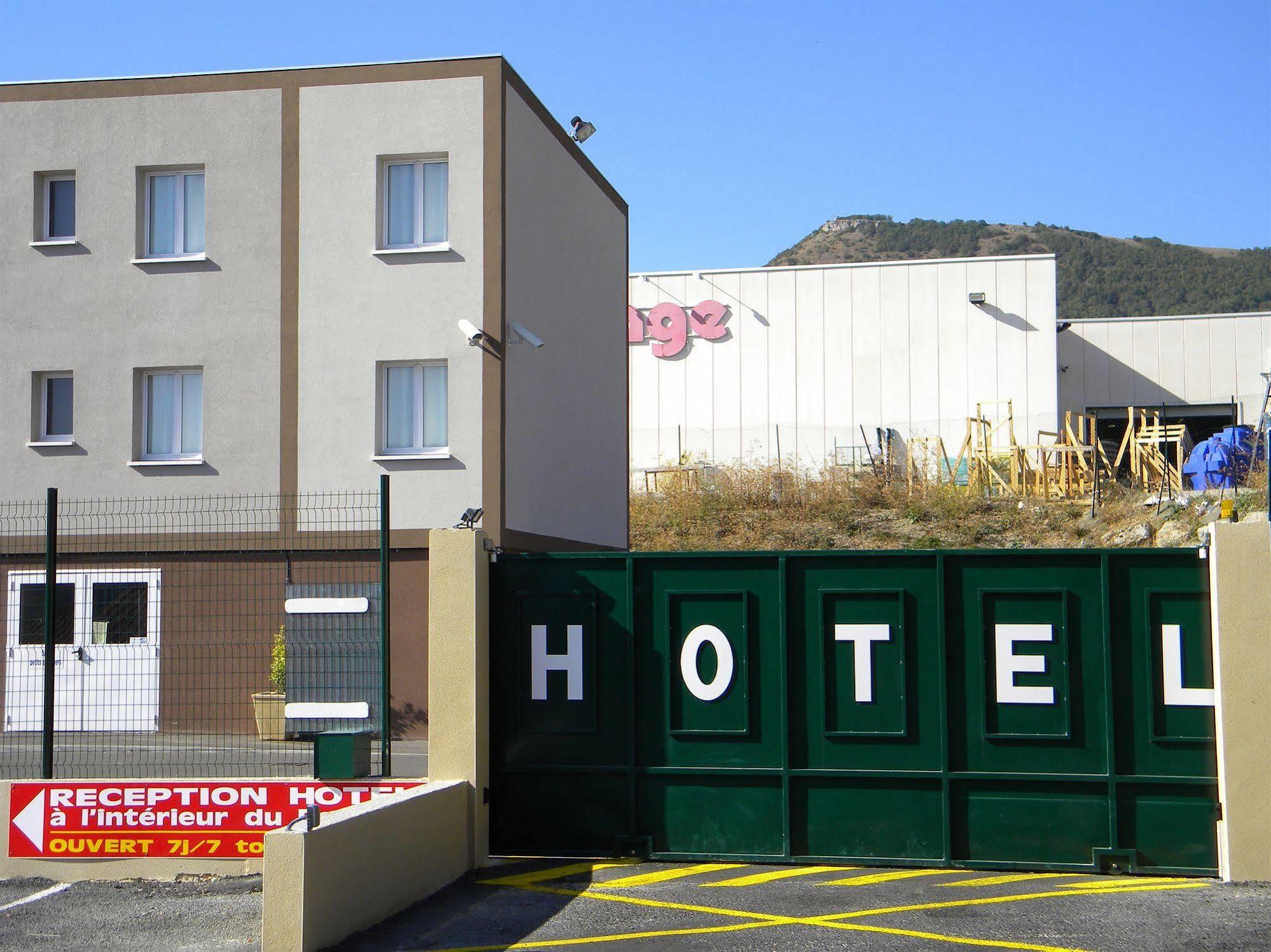 Cit'Hotel Restaurant Du Bowling De Millau Exterior foto